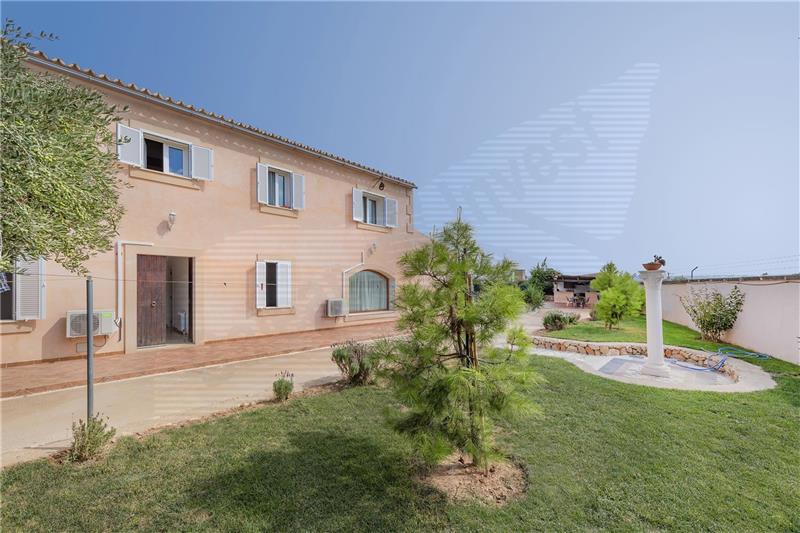 Landhaus mit ca.50.000 m2 Grundstück,