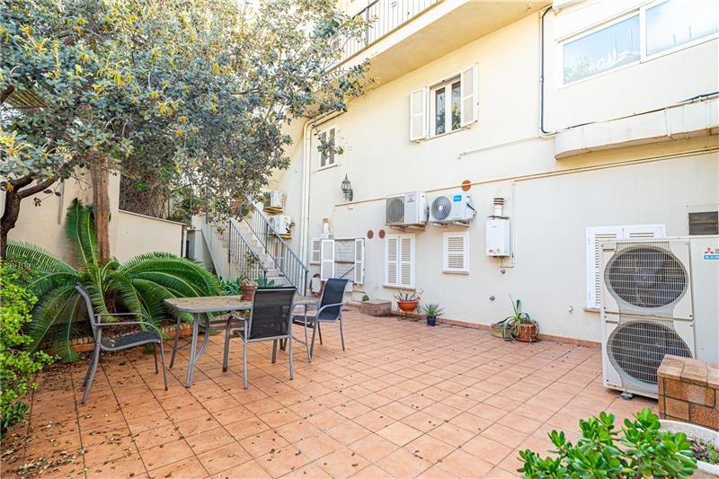 Village house on 1.200 plot of land approx.,