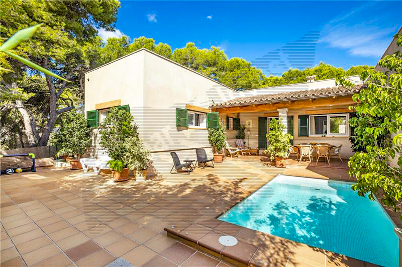 Freistehendes Haus auf einem Grundstück von ca. 450 m2 mit Pool,