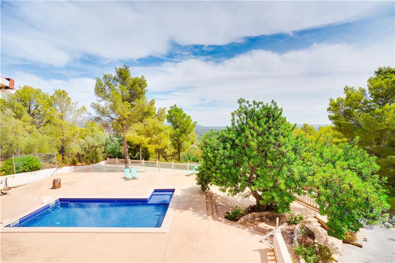 Detached house on a plot of 4.000 m2 approx.,