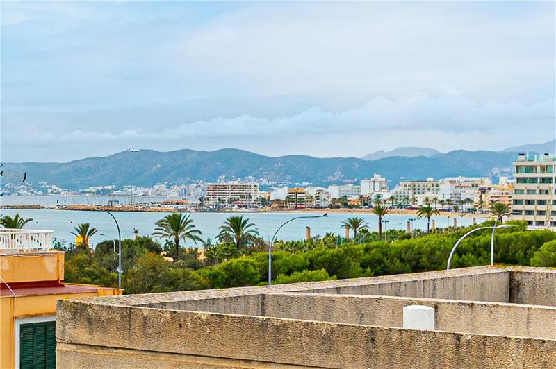 Dúplex de 138 m² aprox. con terrazas y solarium de 84 m² aprox. con vistas parciales al mar