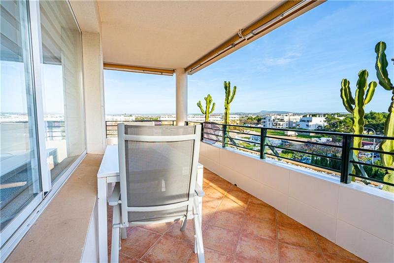 Piso en complejo residencial con piscina comunitaria