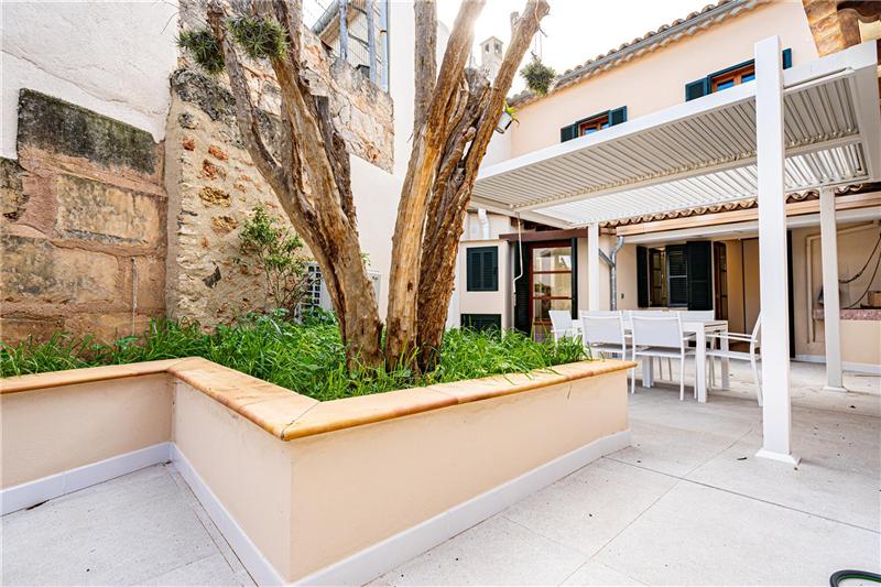 Planta baja con patio en el pueblo de Santa Eugenia