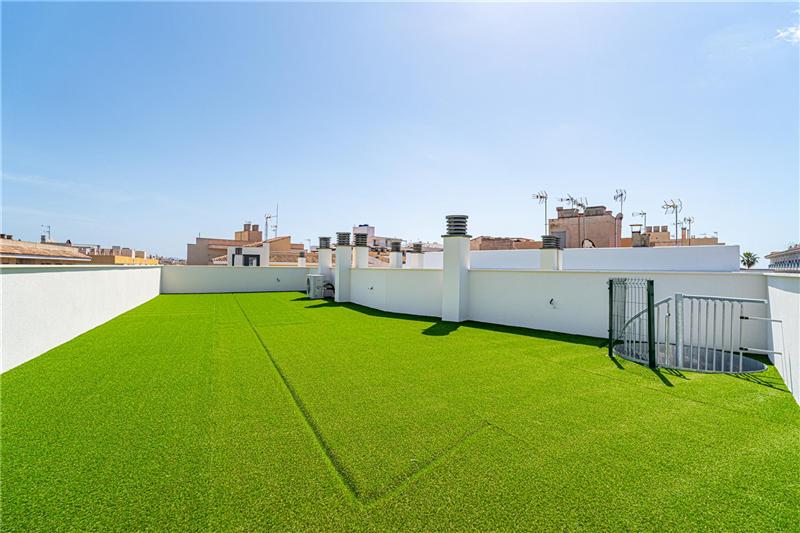 Brand new. Semi-detached house with terraces by the sea.