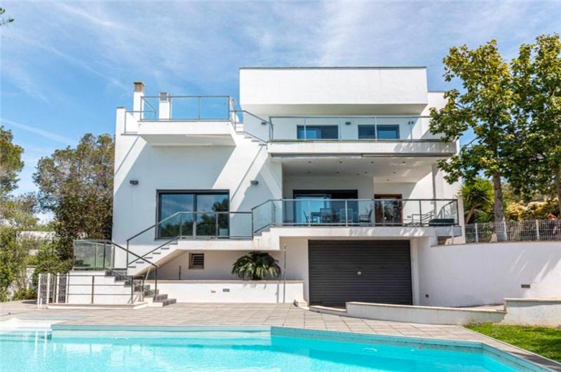 Design-Einfamilienhaus mit Pool und Panoramablick auf Palma und das Meer auf einem Grundstück von ca. 935 m²,
